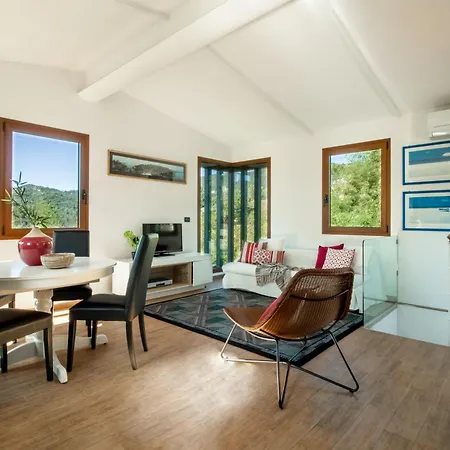 La-Villetta-2-Elegant-And-Cozy-Cottage-With-Free-Parking-And-A-C-Rapallo-Room