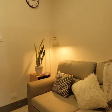 The-Metro-Suite-1Br-Condo-36F-With-City-View-Manila-Room