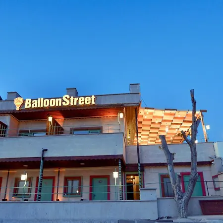 Balloon-Street-Cappadocia-Avanos-Exterior