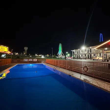 Oak-Grove-Inn-Branson-Swimming-Pool