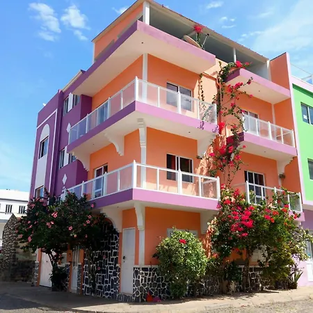 Casa-Celeste-Ponta-Do-Sol-Exterior