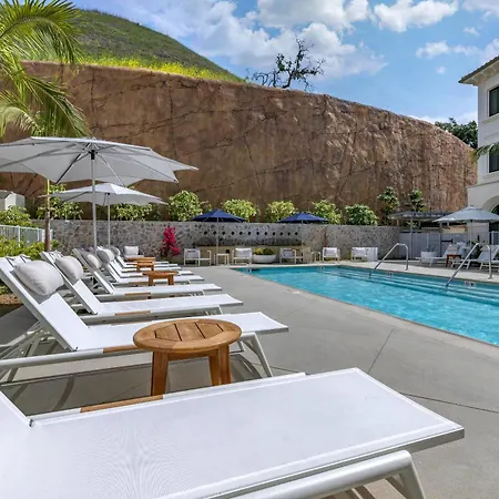 Cambria-Hotel-Calabasas-Malibu-Swimming-Pool