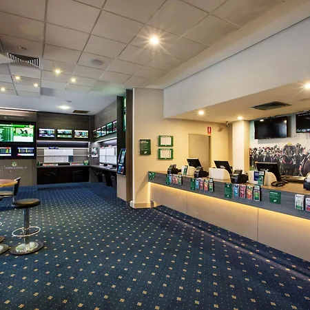 Nightcap-At-St-Albans-Hotel-Business