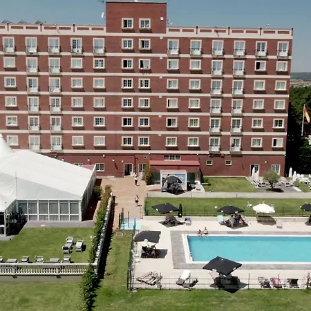 Arva-Santiago-Leon-Hotel-Exterior