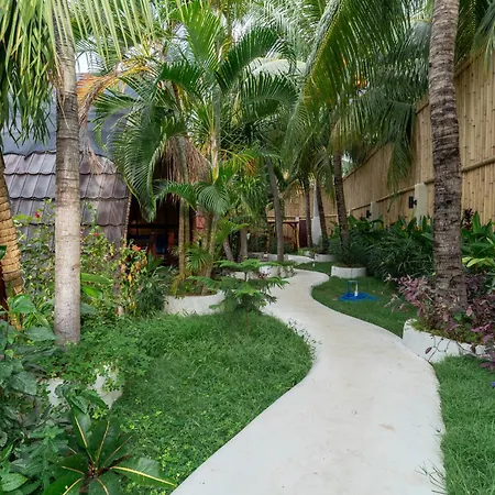 Tricky-Trees-Sunset-Bungalows-Gili-Air-Exterior