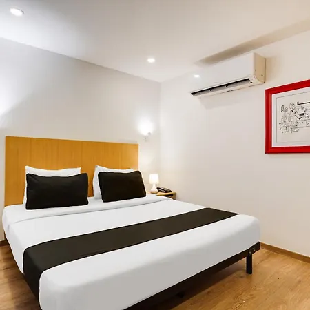 Super-Townhouse-Oak-Indiranagar-Hotel-Bangalore-Room
