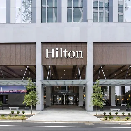 Hilton-Arlington-Rosslyn-The-Key-Hotel-Exterior