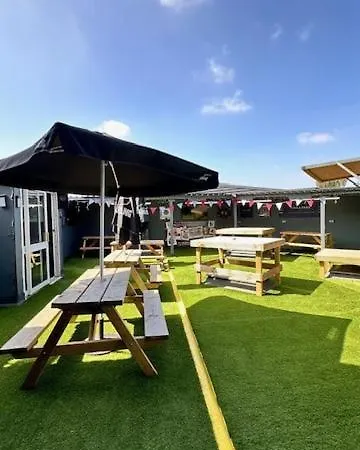 Shanahans-B-B-With-Sports-Bar-Birmingham-Amenities