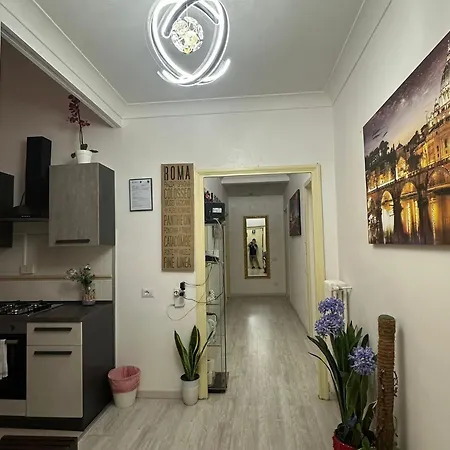 Marcelina-Holidays-Rooms-Rome-Room