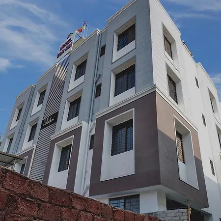 Super-Collection-O-Eon-Inn-Near-Pune-Airport-Exterior