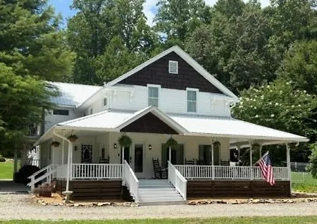 Misty-Mountain-Lodge-Blairsville-Exterior