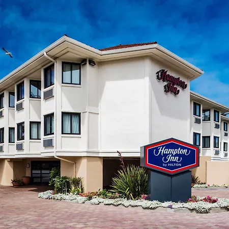 Hampton-Inn-Monterey-Exterior