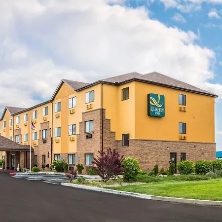 Quality-Inn-Peru-Near-Starved-Rock-State-Park-Exterior