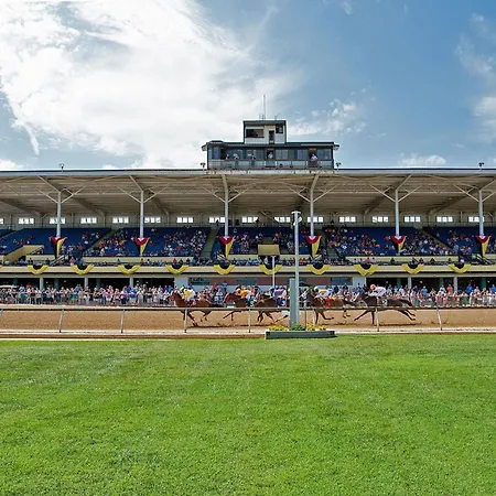 Holiday-Inn-Timonium-By-Ihg-Skyline