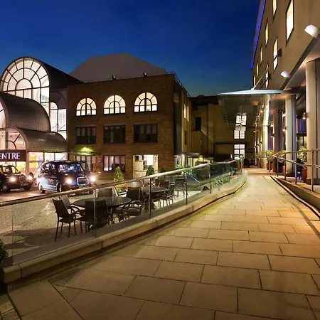 Hilton-London-Angel-Islington-Hotel-Exterior