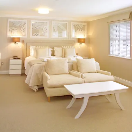 La-Place-Country-Cottages-St-Aubin-Room