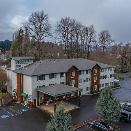 Clatskanie-River-Inn-Exterior