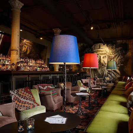 25Hours-Hotel-Altes-Hafenamt-Hamburg-Exterior