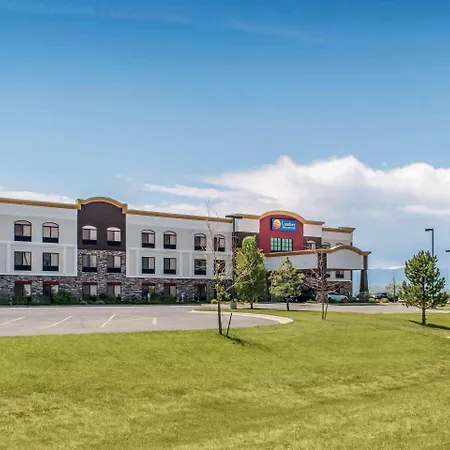 Comfort-Inn-Suites-Sheridan-Exterior