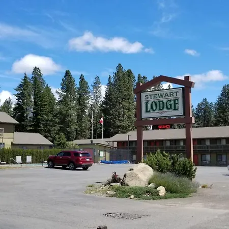 Stewart-Lodge-Cle-Elum-Exterior