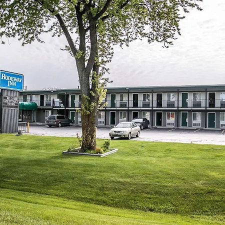 Rodeway-Inn-Grand-Haven-Exterior