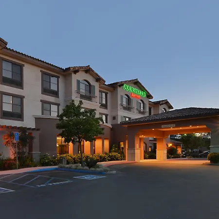 Courtyard-By-Marriott-Thousand-Oaks-Ventura-County-Exterior