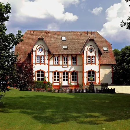 Villa-Knobelsdorff-Pasewalk-Exterior