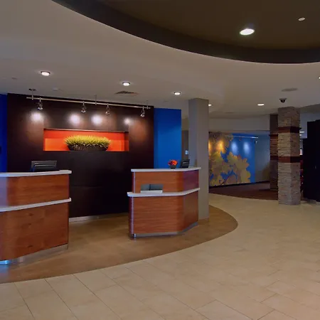 Courtyard-By-Marriott-Madison-West-Middleton-Hotel-Interior