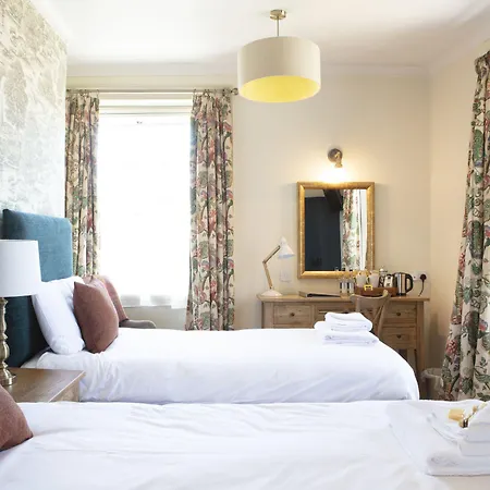 The-Kings-Arms-Hotel-Melksham-Room