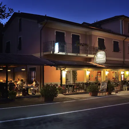 Antica-Locanda-Luigina-Mattarana-Exterior