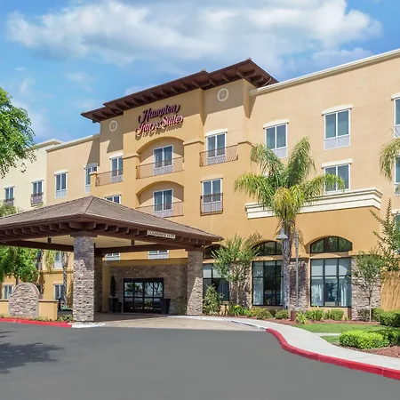 Hampton-Inn-Suites-Lodi-Exterior