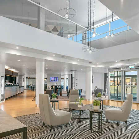 Holiday-Inn-Express-Leigh-Sports-Village-By-Ihg-Restaurant