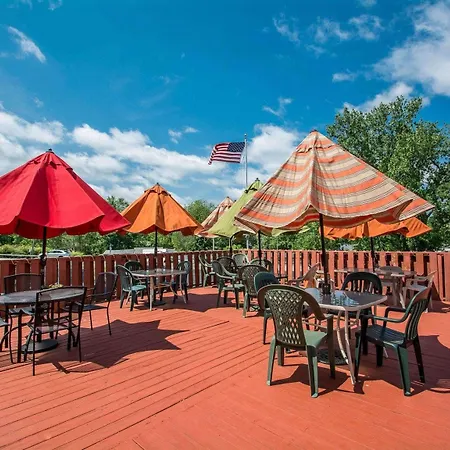 Rodeway-Inn-Lakeville-Exterior