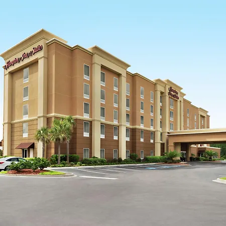 Hampton-Inn-Suites-Brunswick-Exterior
