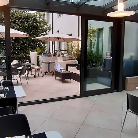 Continental-Urban-Art-Hotel-Zola-Predosa-Amenities