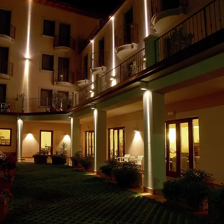 International-Hotel-Iseo-Exterior