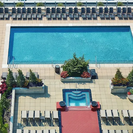 Four-Seasons-St-Louis-Hotel-Exterior