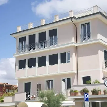 Hotel-Bencista-Marina-di-Pietrasanta-Exterior