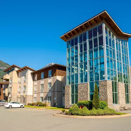 Sandman-Hotel-And-Suites-Squamish-Exterior