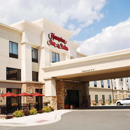 Hampton-Inn-Suites-Buffalo-Exterior