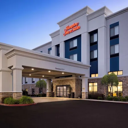 Hampton-Inn-Suites-Manteca-Exterior