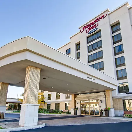 Hampton-Inn-By-Hilton-Toronto-Airport-Corporate-Centre-Exterior
