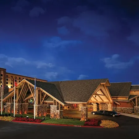 Cherokee-Casino-West-Siloam-Springs-Resort-Exterior