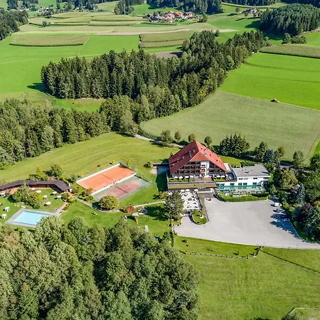 Royal-Hotel-Hinterhuber-Riscone-Exterior