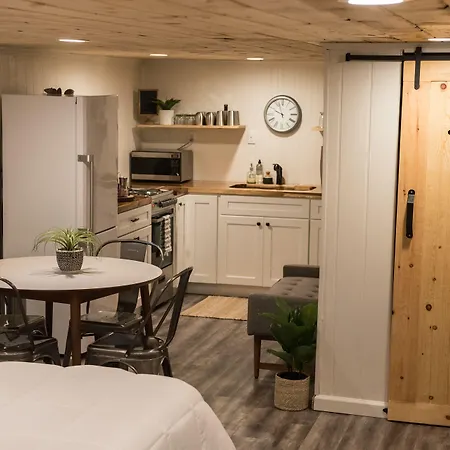 The-Carriage-House-At-Strasburg-Hotel-Exterior