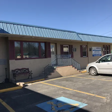 Budget-Inn-Marinette-Exterior