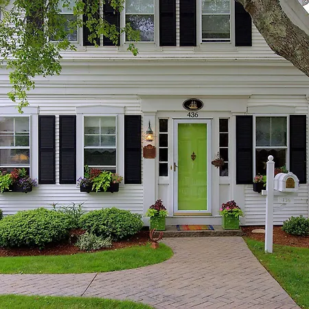 Long-Dell-Inn-Centerville-Exterior