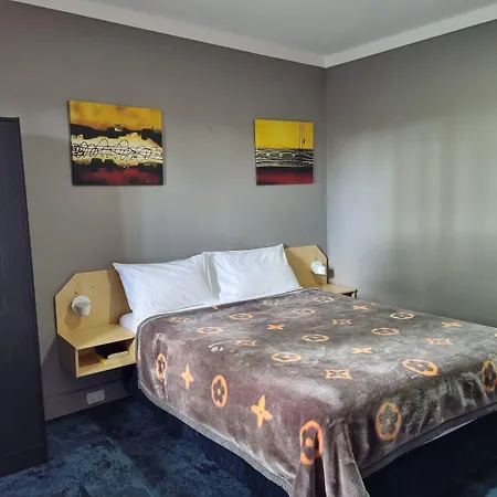 All-Seasons-Country-Lodge-Taree-Room