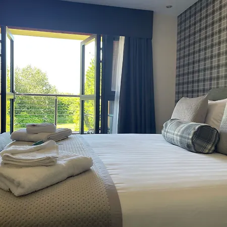 Boston-West-Hotel-Room