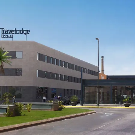 Travelodge-Valencia-Aeropuerto-Manises-Exterior